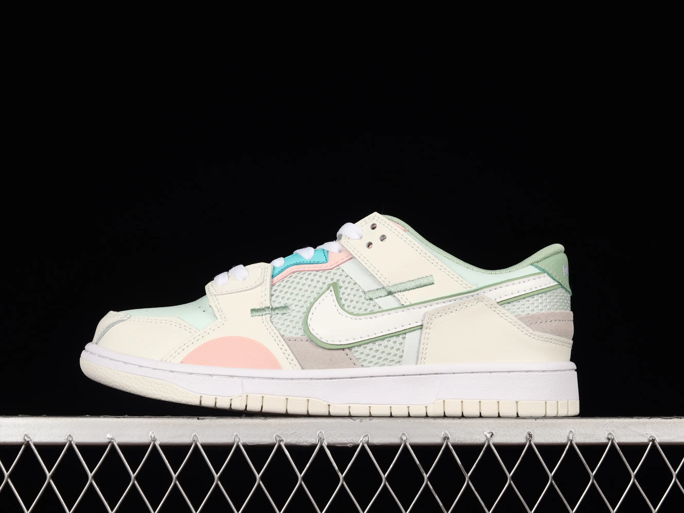 All categories Nk SB Dunk series Nk SB Dunk Low low-top skate shoes Nk Dunk Scrap stitching low-top skate shoes DM0802-001